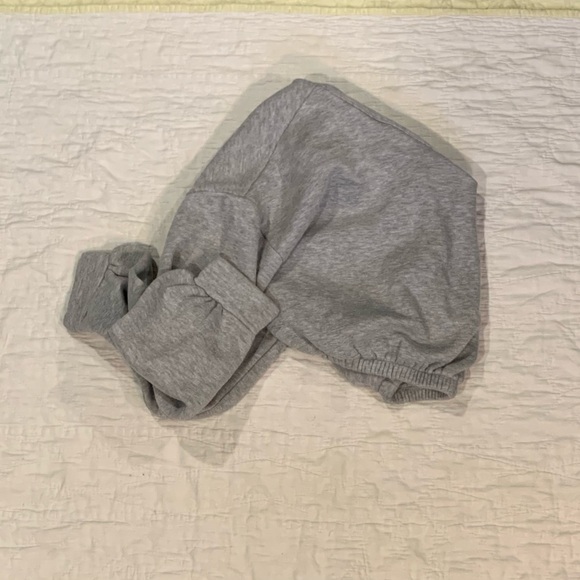 Off the shoulder fashion nova long sleeve crop top 🫧💕 - Picture 3 of 3